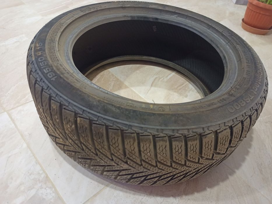 195 / 50 / 15 зимна Continental