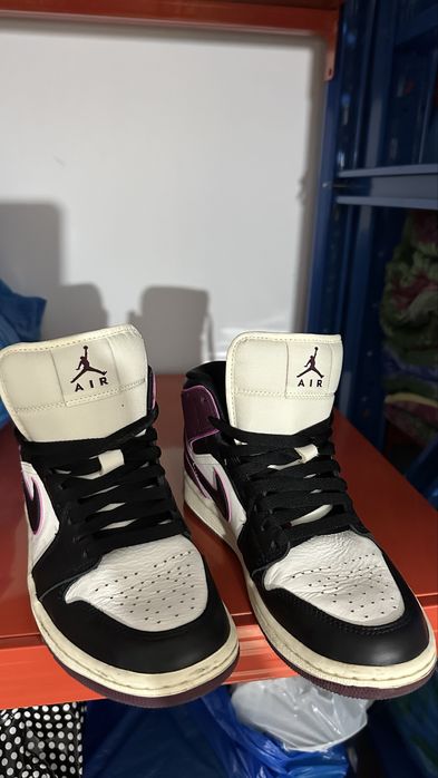 Продам кроссовки NIKE JORDAN