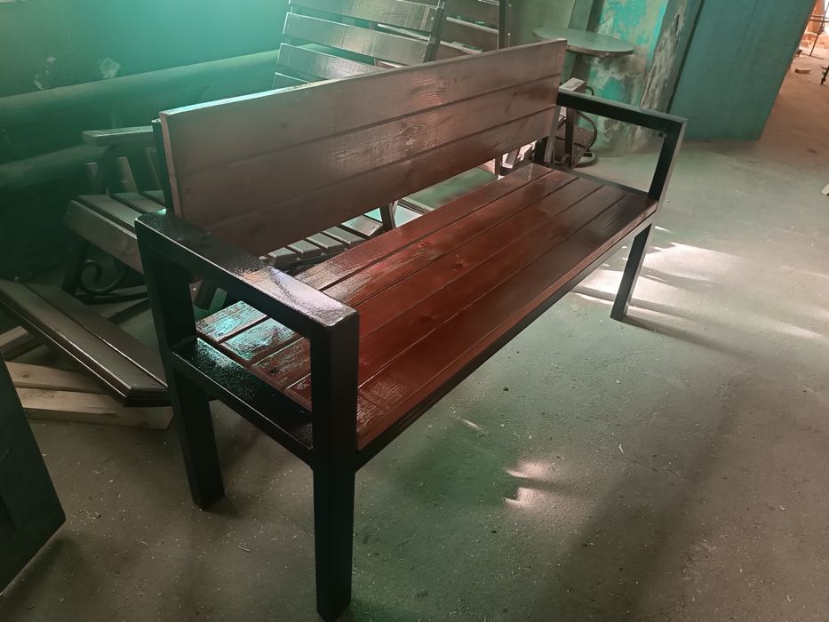 Лавочки с урнами