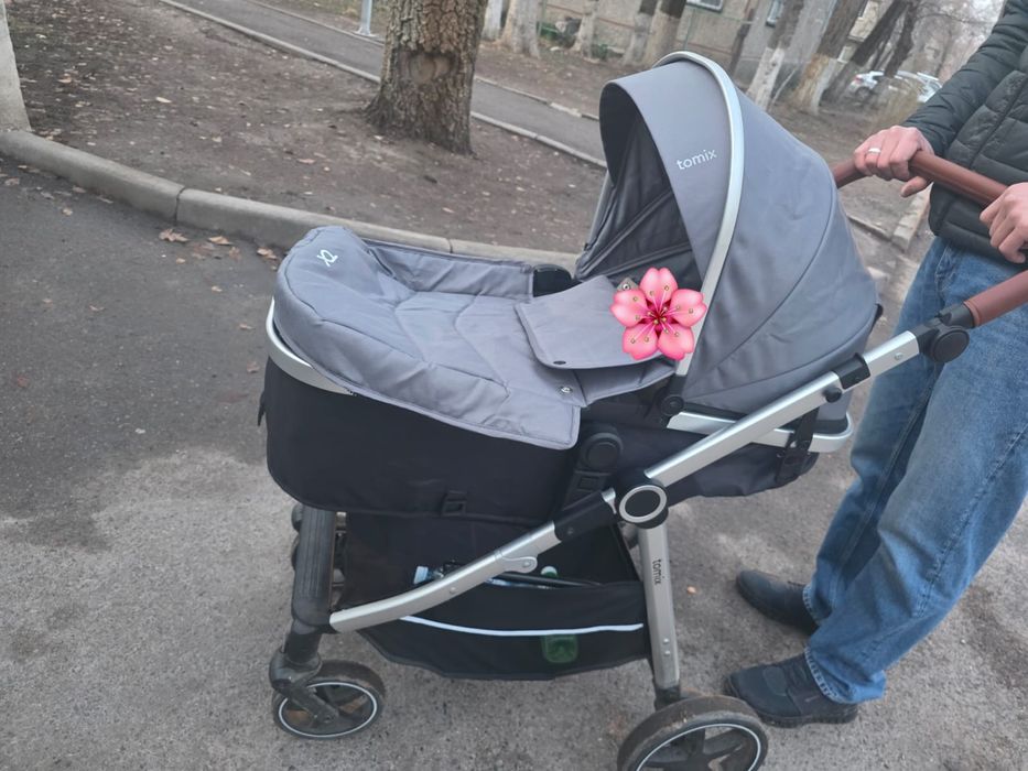 Коляска TOMMIX  срочно