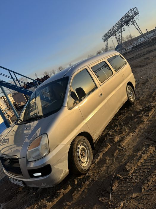 Автомабиль Hyundai Starex