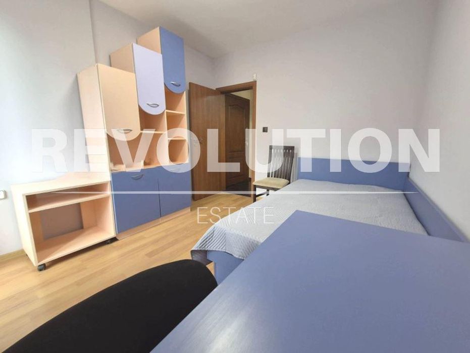 Дава се под наем Тристаен апартамент в Варна, Цветен квартал - 95 кв.м за 665 € - Снимка #4