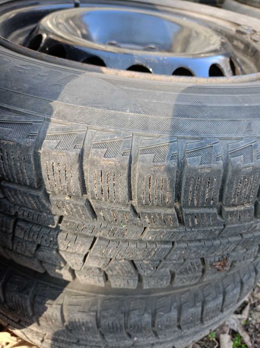 Гуми Yokohama 195 65 15 със оригинални джанти и тасове Renault Megane