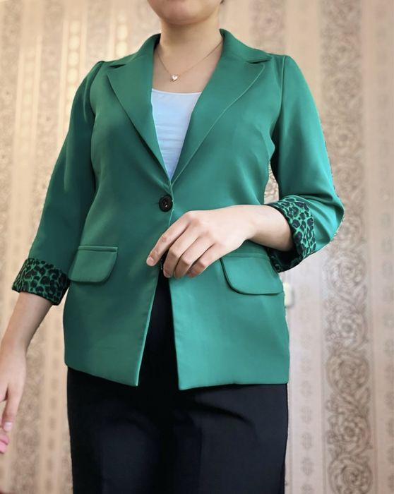 Новый костюм с этикеткасымен