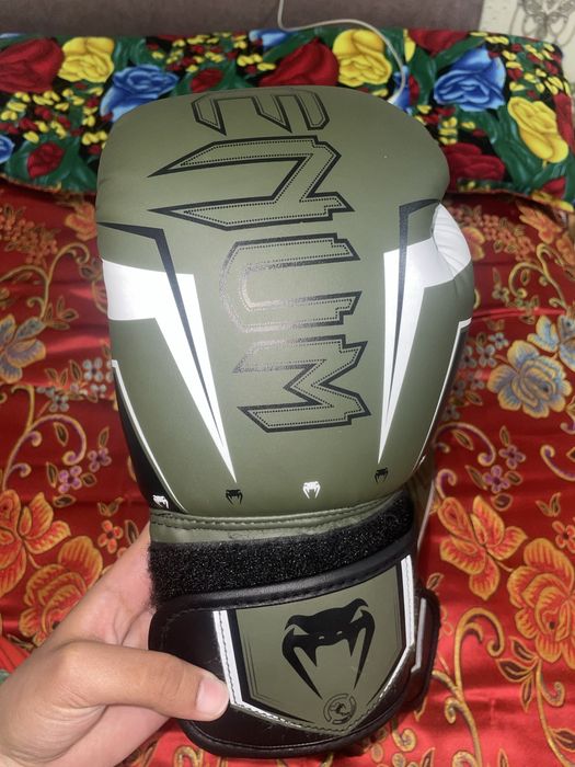 Перчатки для бокса почти новые