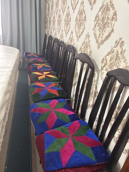 Продается стол и стулья