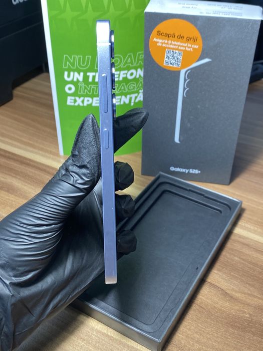 Samsung Galaxy s25 plus • 256 GB • Icy Blue