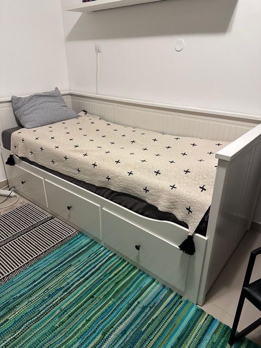 Pat IKEA alb cu sertare – stare foarte bună, spațios și practic