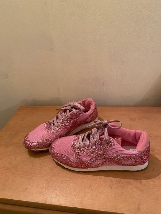 Новые Кроссовки. Размер 37.