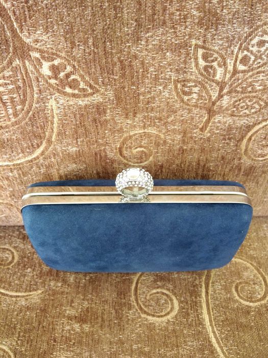 Официална рокля.