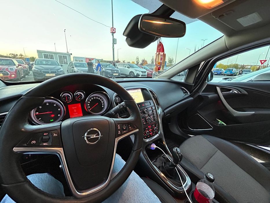 Vând/schimb cu diferență  Opel Astra J 2012