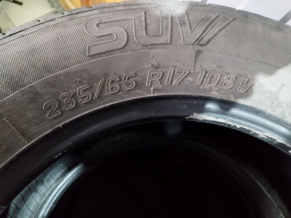 Резина 235/65/17 продам