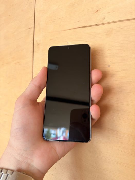 Samsung S21 5G (8/256 GB) ideal holatda srochna sotiladi