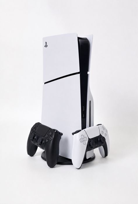 PlayStation 5 Slim, 1TB SSD D-Chassis, în stare foarte bună, perfect funcțional
