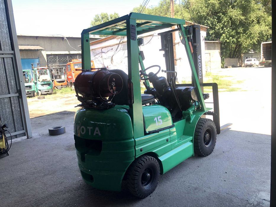 Вилочный погрузчик (кара)