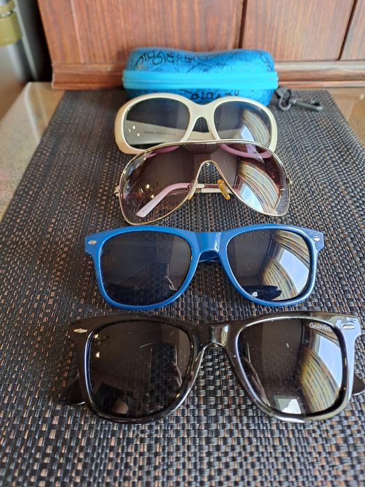 Лот от 4бр очила и калъф на обща цена 20лв