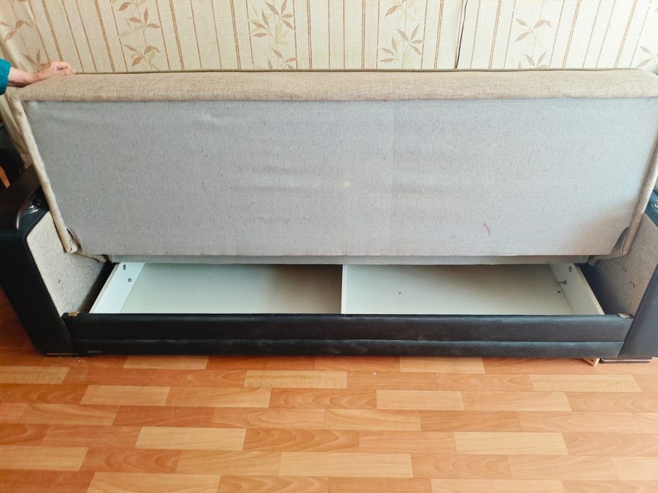 Продам недорого диван прямой бу.