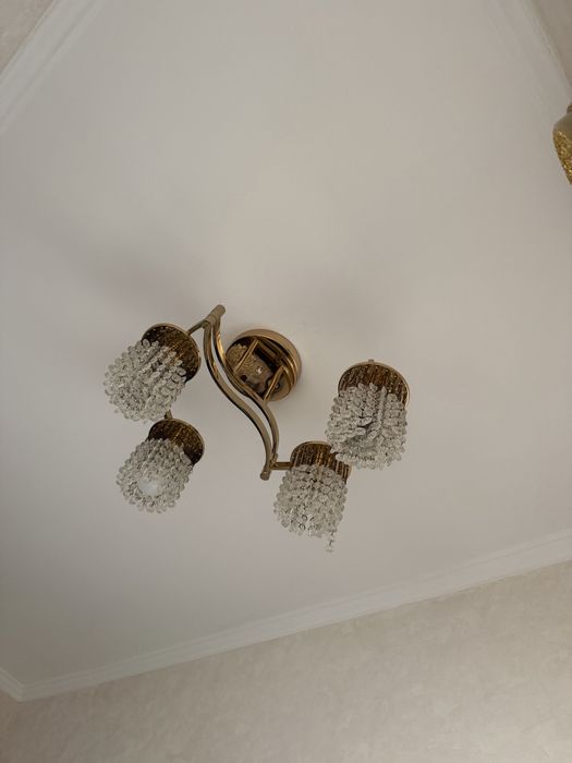 Люстры б/у  в хорошем состоянии.