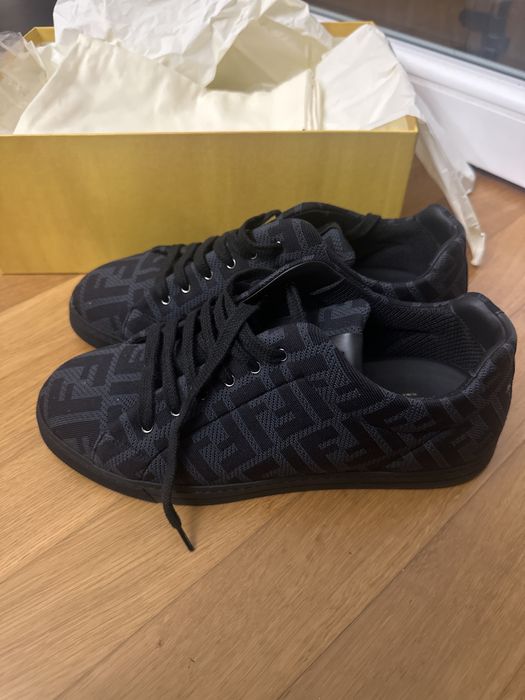 Продавам оригинални сникърси на Фенди с кутия