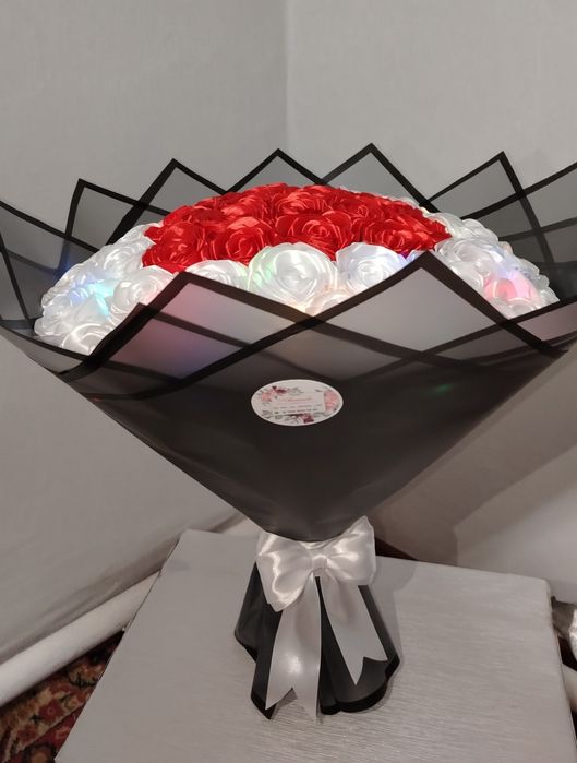 Цветы из атласных лент