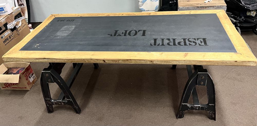 Маса за хранене дърво и метал