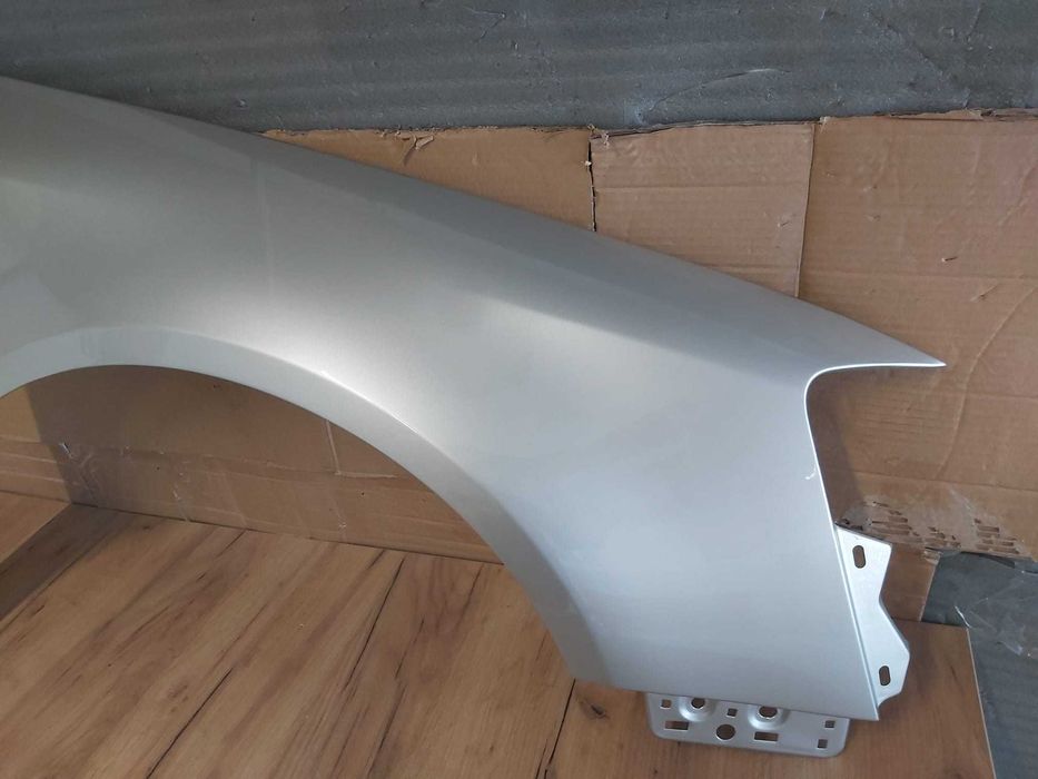 Aripa Fata Dreapta VW Passat B6 An 2005-2011 (LD1W (Auriu))