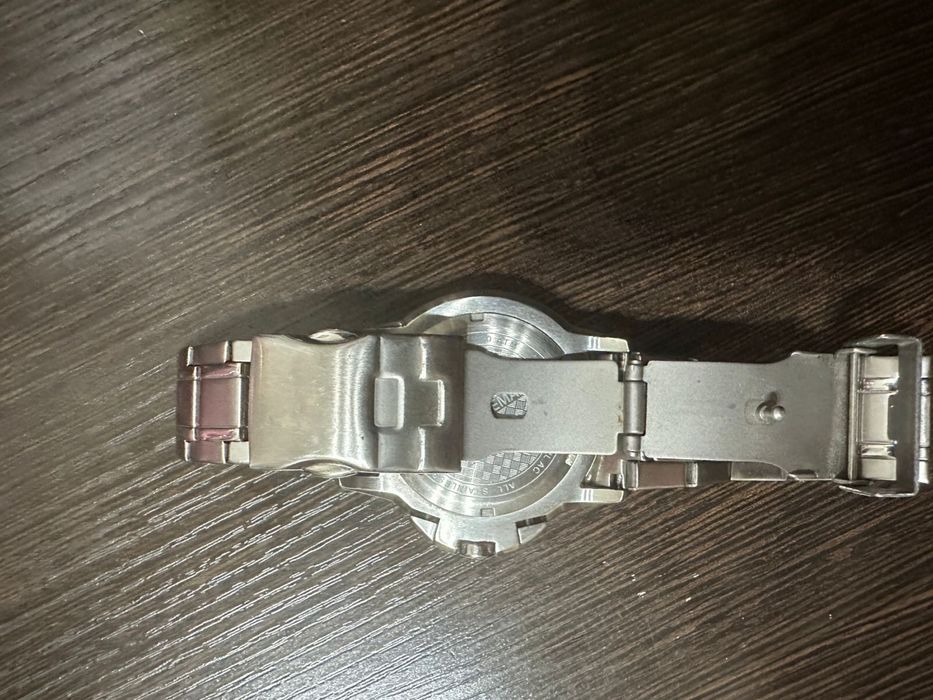 Продам часы фирмы Jasques Lemans