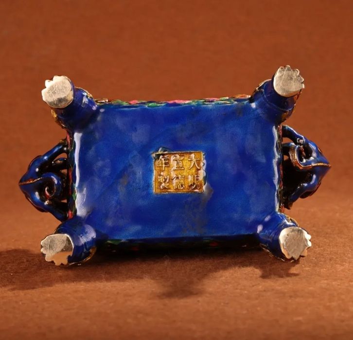 Красива антична кутия