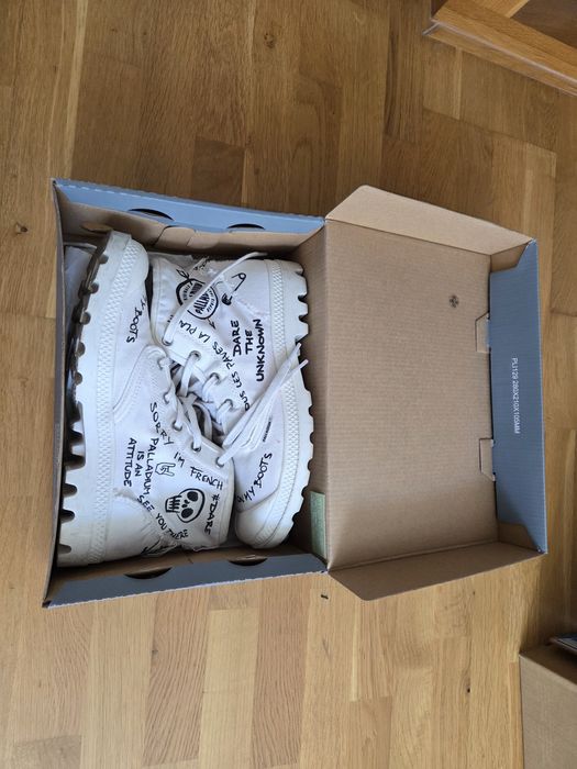 Trappers Palladium albi, marimea 39, albi cu scris negru