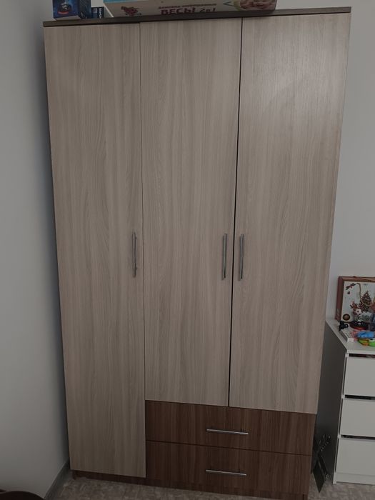 Продам шкаф в прихожую (договорная)