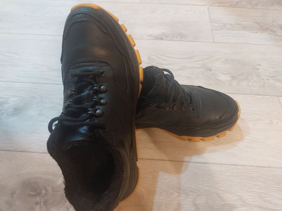 Продам зимние ботинки