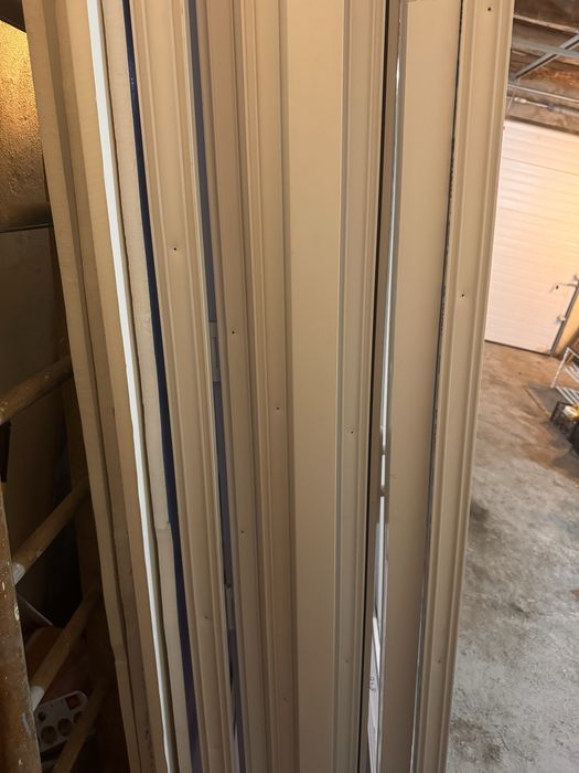 Пластиковые ограждение с 2 дверьми