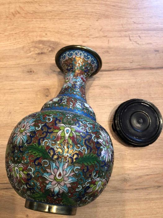 Vand vaza asiatica cloisonne , bronz si email