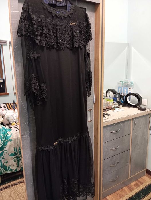 продам дешево несколько платьев