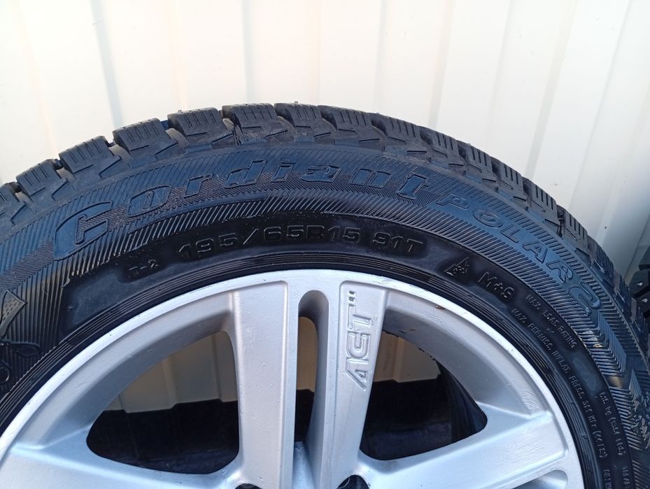 Диски с резиной.