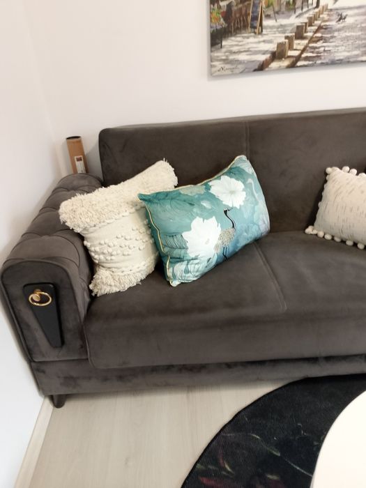 Продавам холов диван