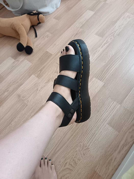 Sandale Dr. Martens
Sandale de piele cu bareta pe glezna Clarissa
