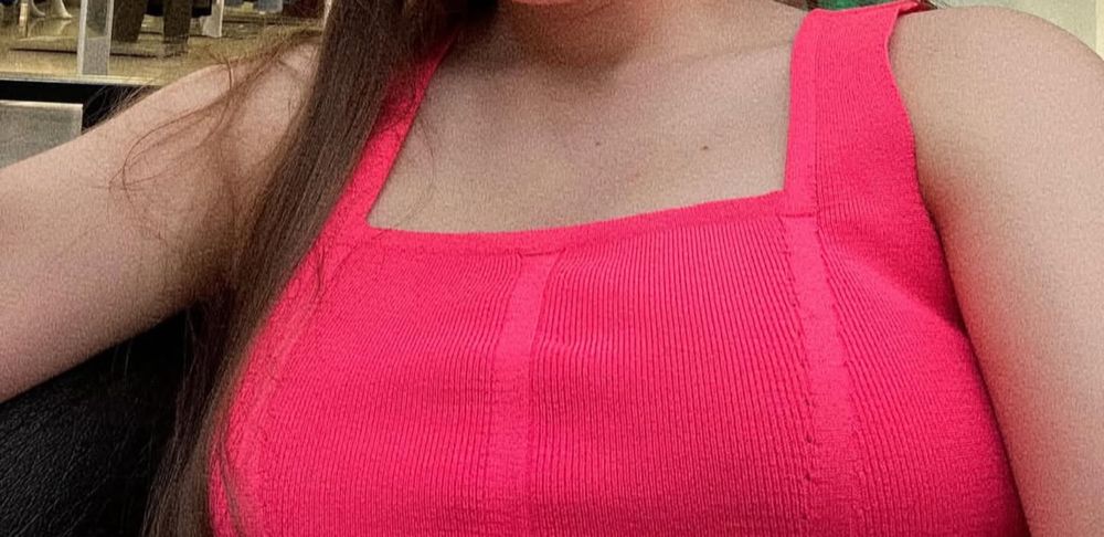 Продам топ, ярко - розового цвета