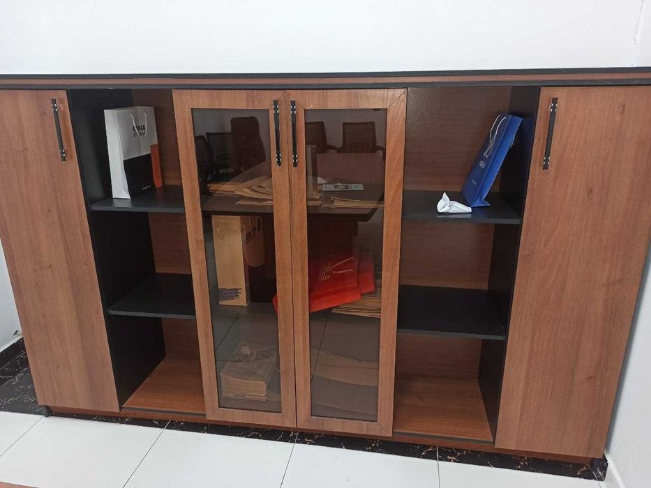 Офисный мебель - стол, стул, шкаф, диван, кресло продается б/у.