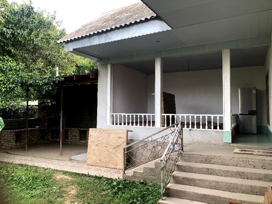 Oqtosh dacha oilaviy suv bo'yiga yaqin salqin ob havo joyda