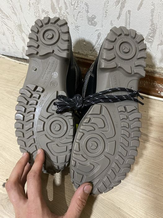 Новые ботинки с подноском