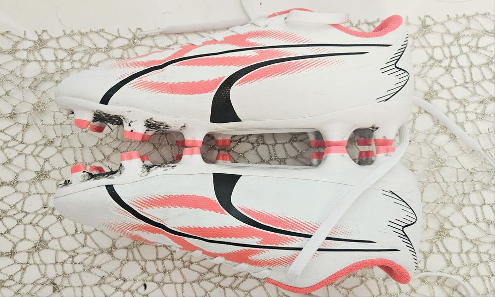 Ghete de fotbal cu crampoane marca Puma Ultra originale 36
