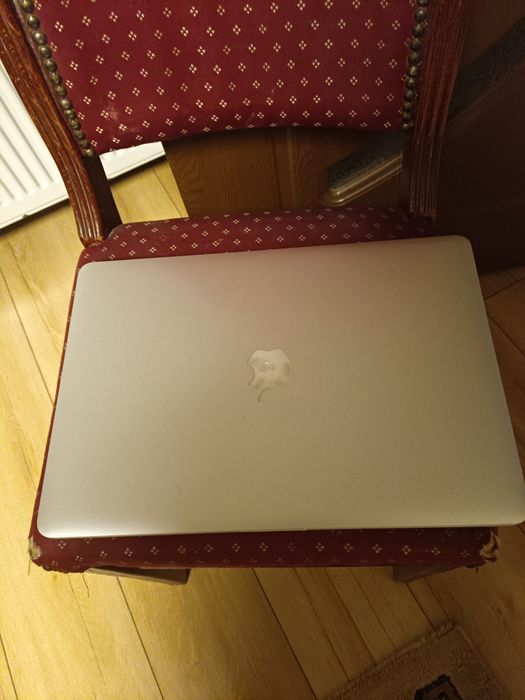 Vând Macbook pro