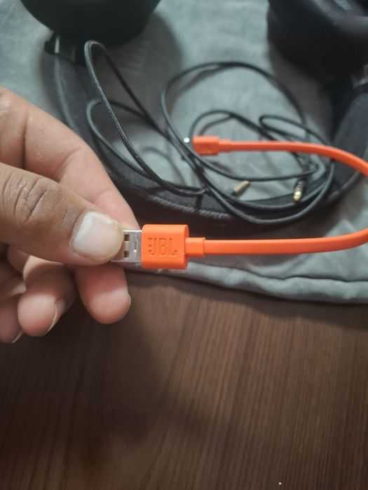 Слушалки JBL Live 770NC пълен комплект
