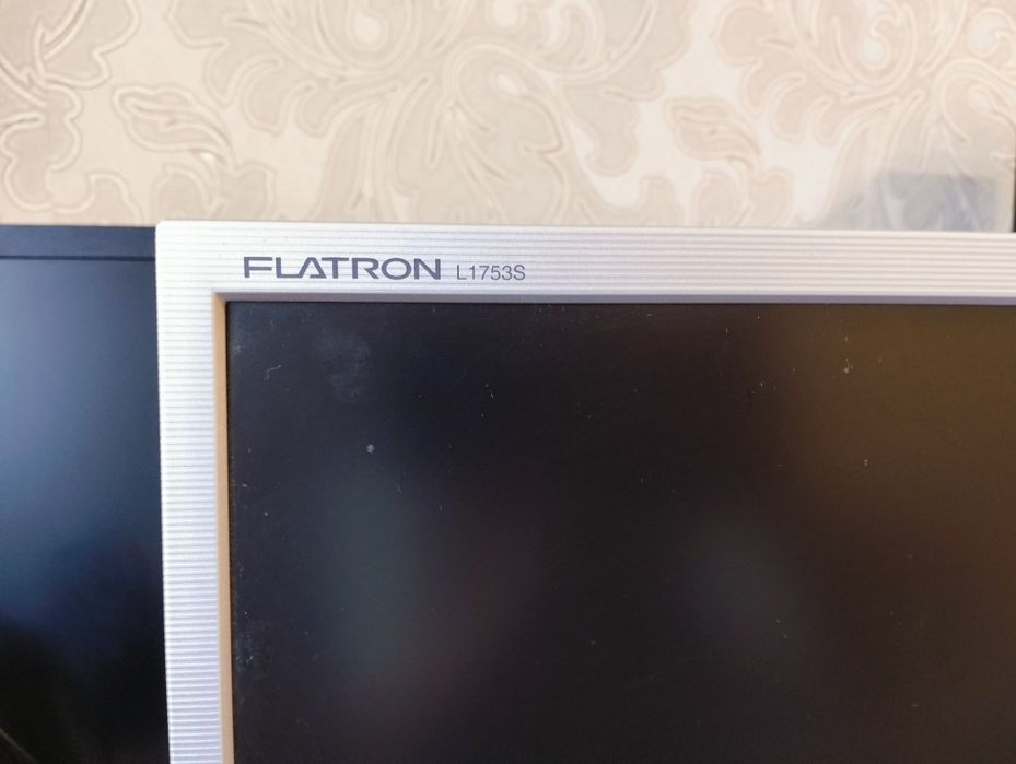 Монитор LG в рабочем состоянии