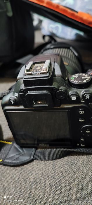 Продавам Nikon D3500 с китов 18-55 и 18-140 обективи
