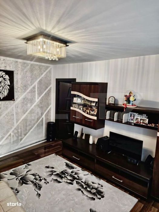 Apartament cu 2 camere 42 mp, semidecomandat, cu loc de parcare