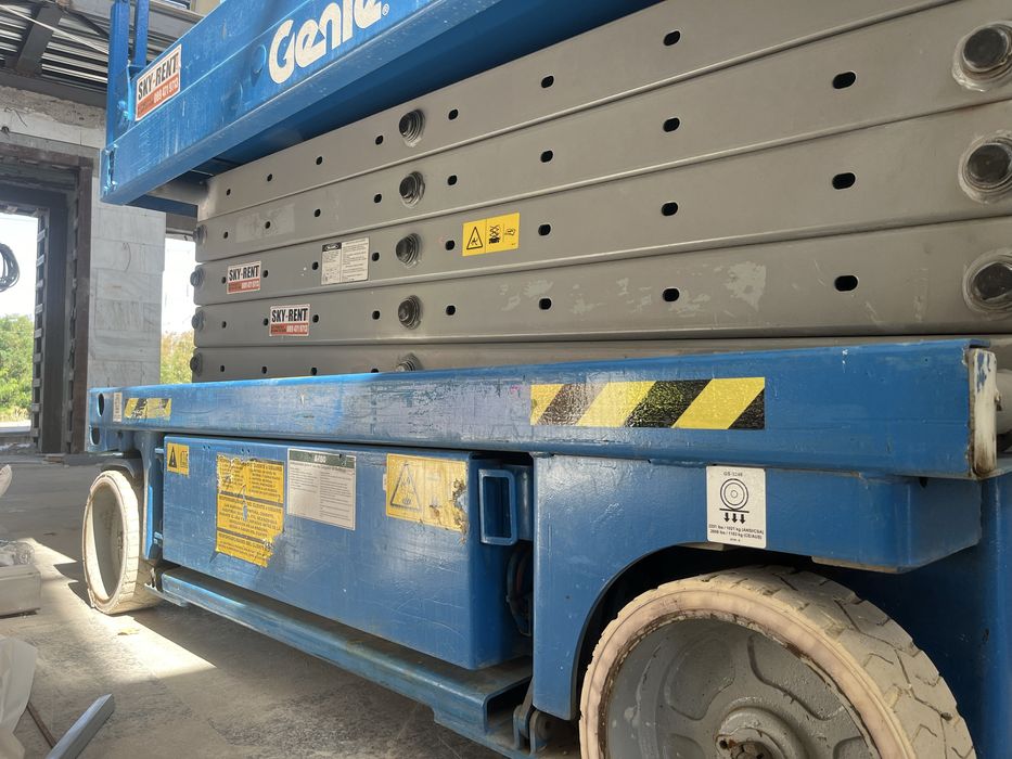 Ножична вишка под наем 12 метра