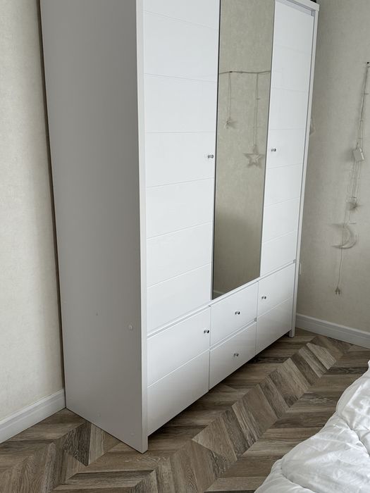 Вместительный шкаф в спальню