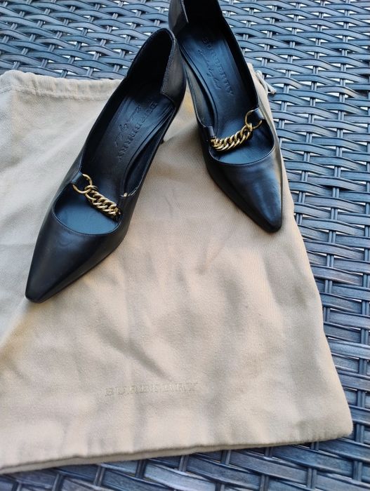 Vând pantofi burberry